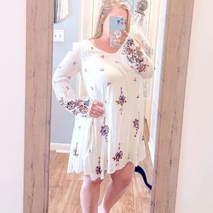 RARE Free People Medium balloon sleeve oversized ivory embroidered dress, lined.